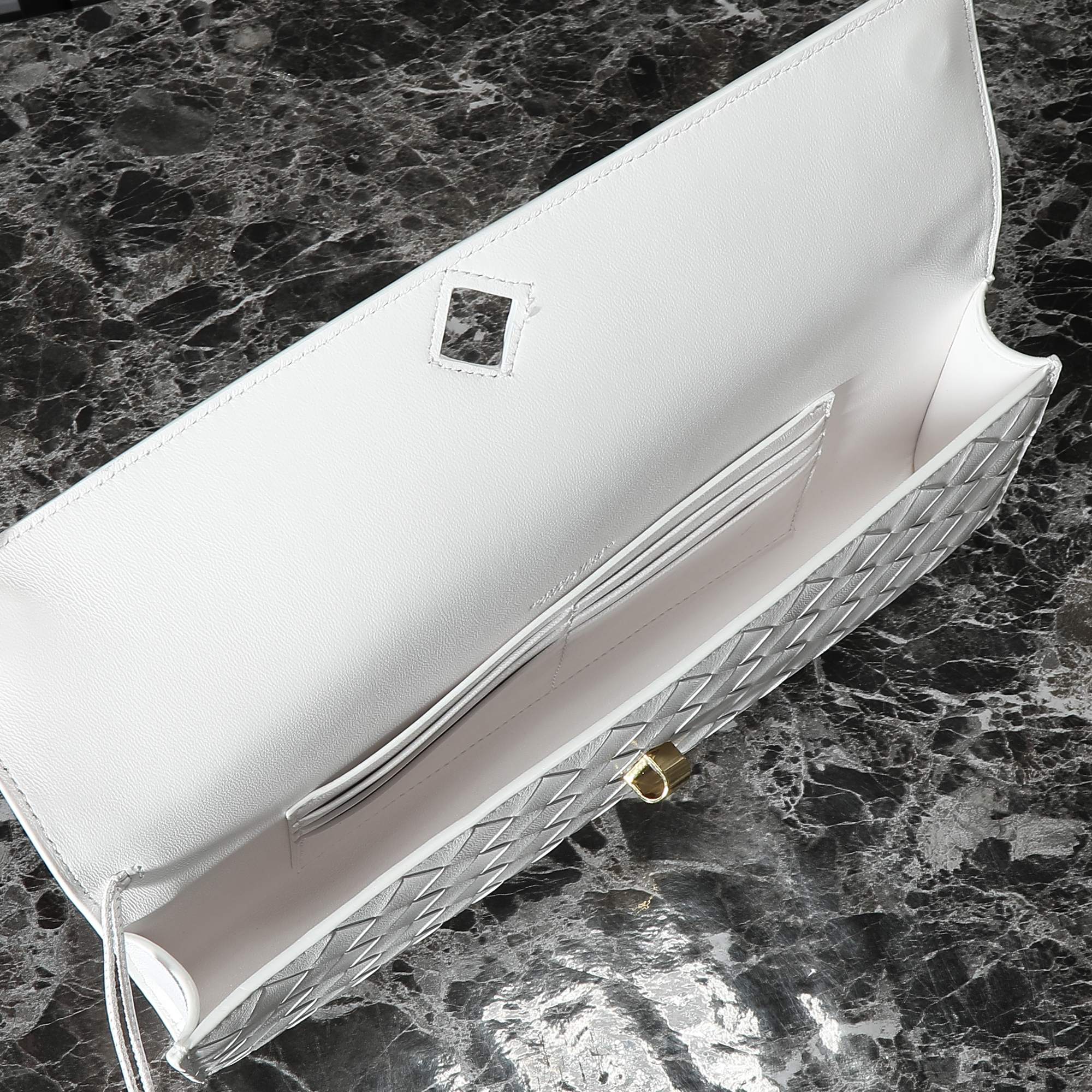 B0tt*ga Ven*ta Woman