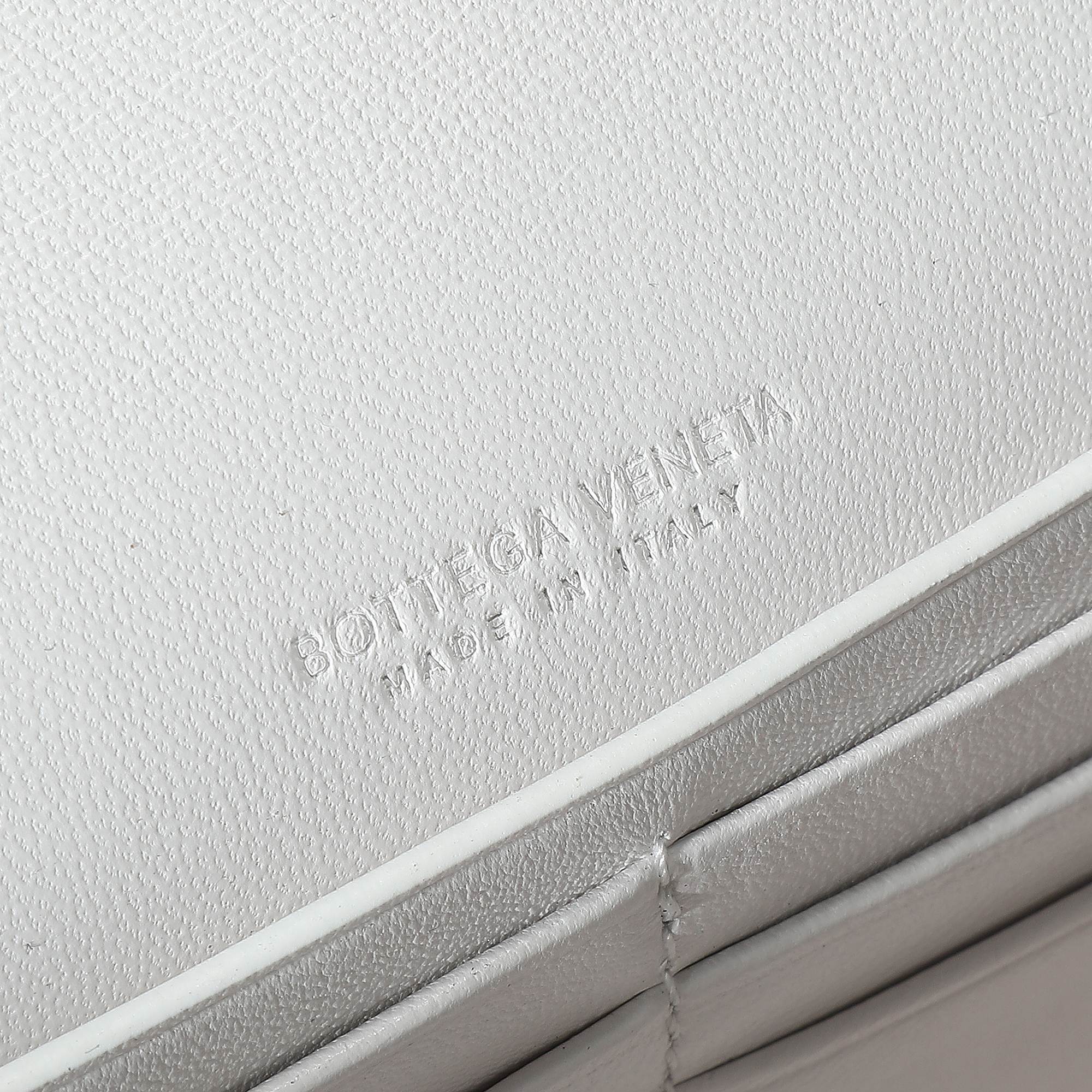 B0tt*ga Ven*ta Woman