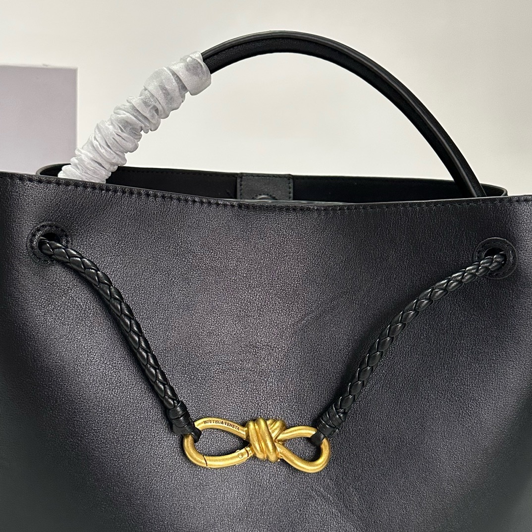 B0tt*ga Ven*ta Woman