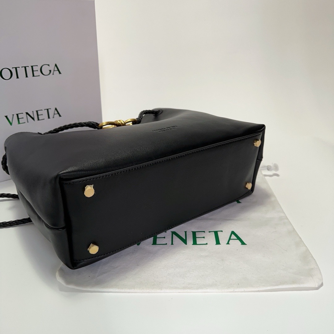 B0tt*ga Ven*ta Woman