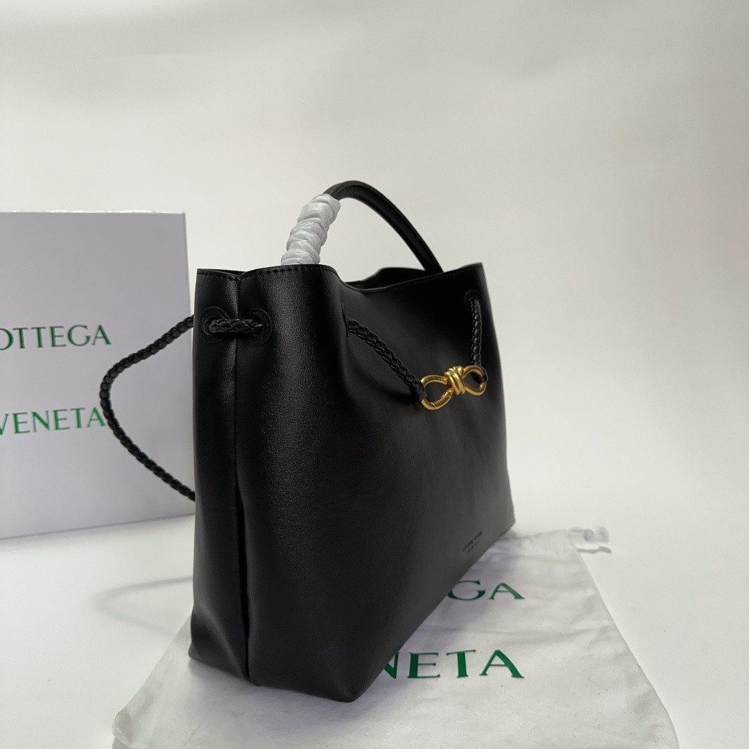 B0tt*ga Ven*ta Woman