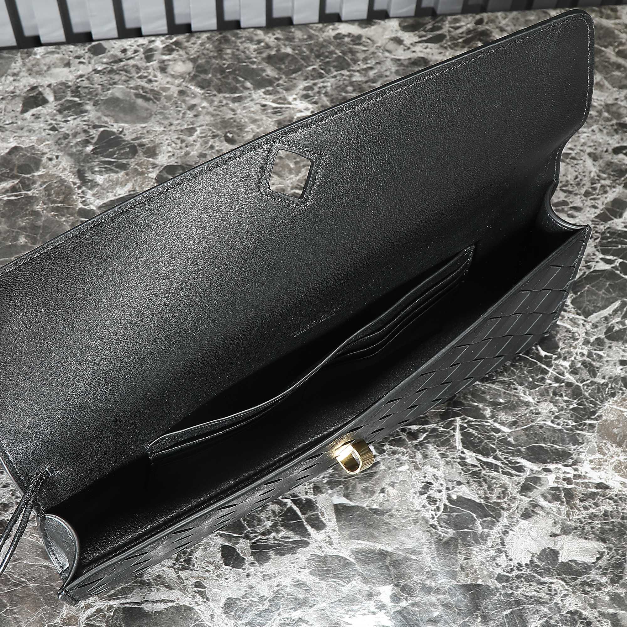 B0tt*ga Ven*ta Woman