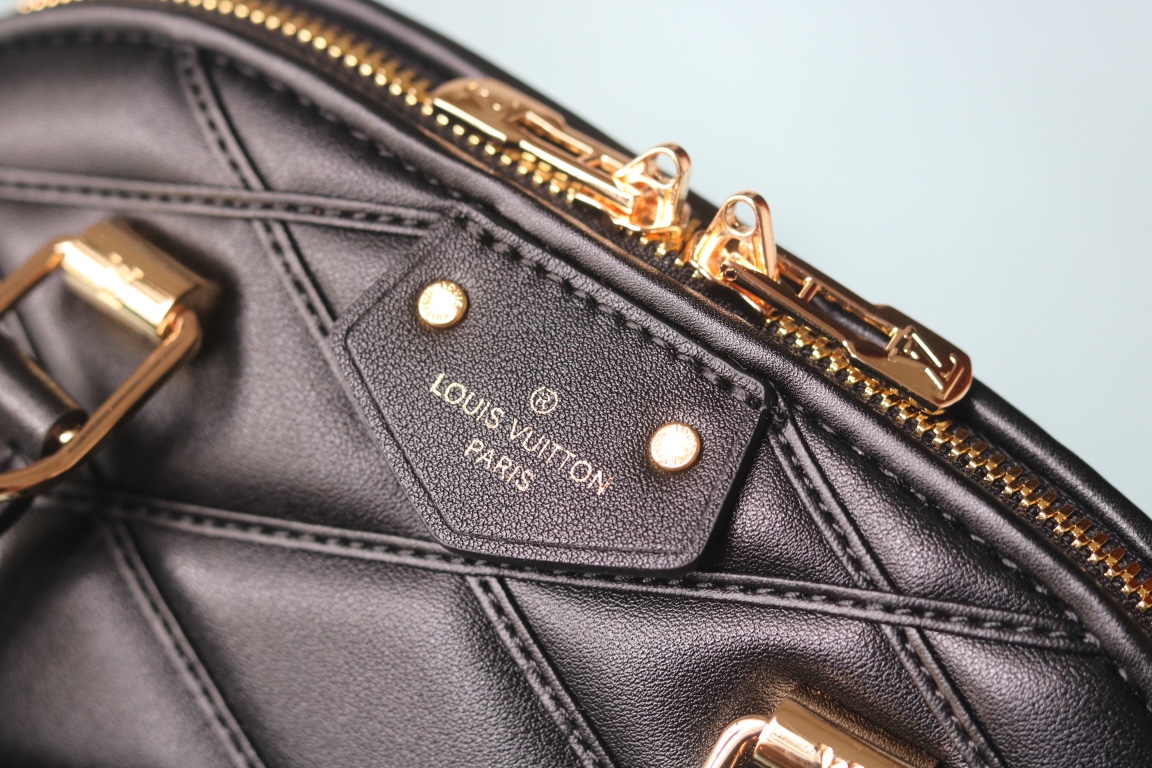 L0vis Vvtt0n black D1am0nd full leather shell bag series Alma BB shell handbag