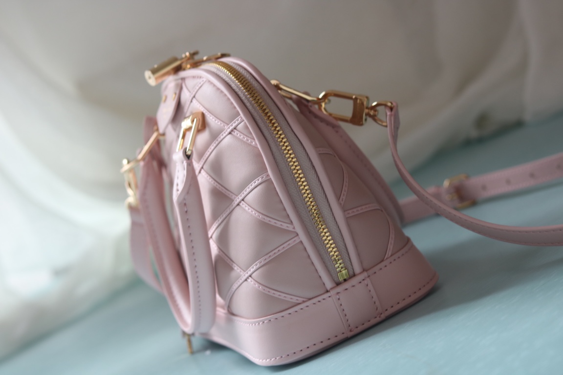 L0vis Vvtt0n pink D1am0nd full leather shell bag series Alma BB shell handbag