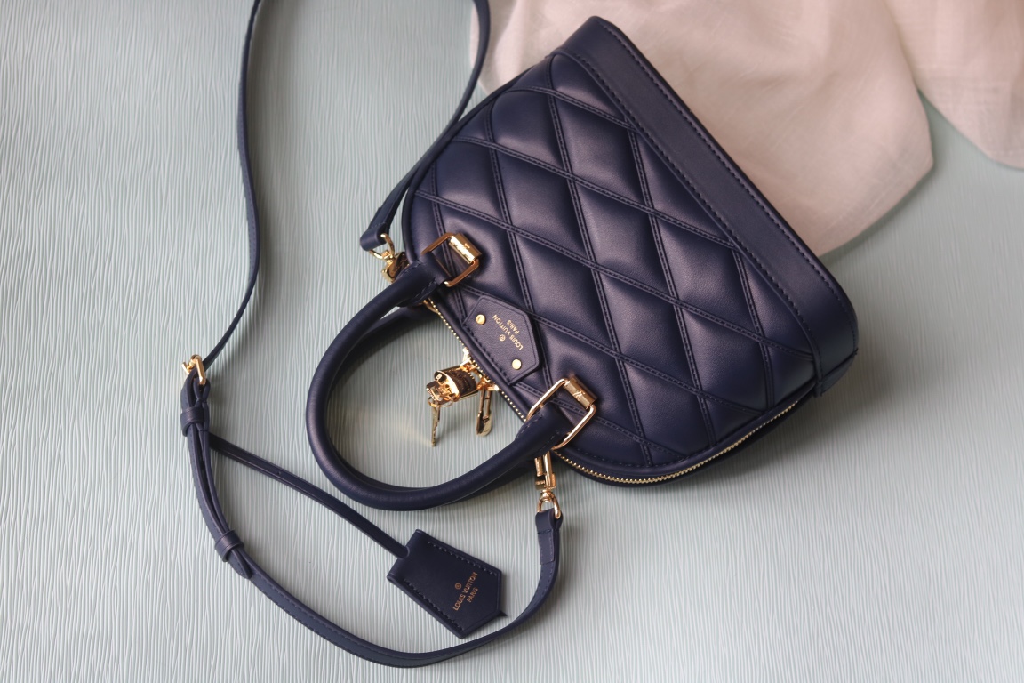 L0vis Vvtt0n Blue D1am0nd full leather shell bag series Alma BB shell handbag