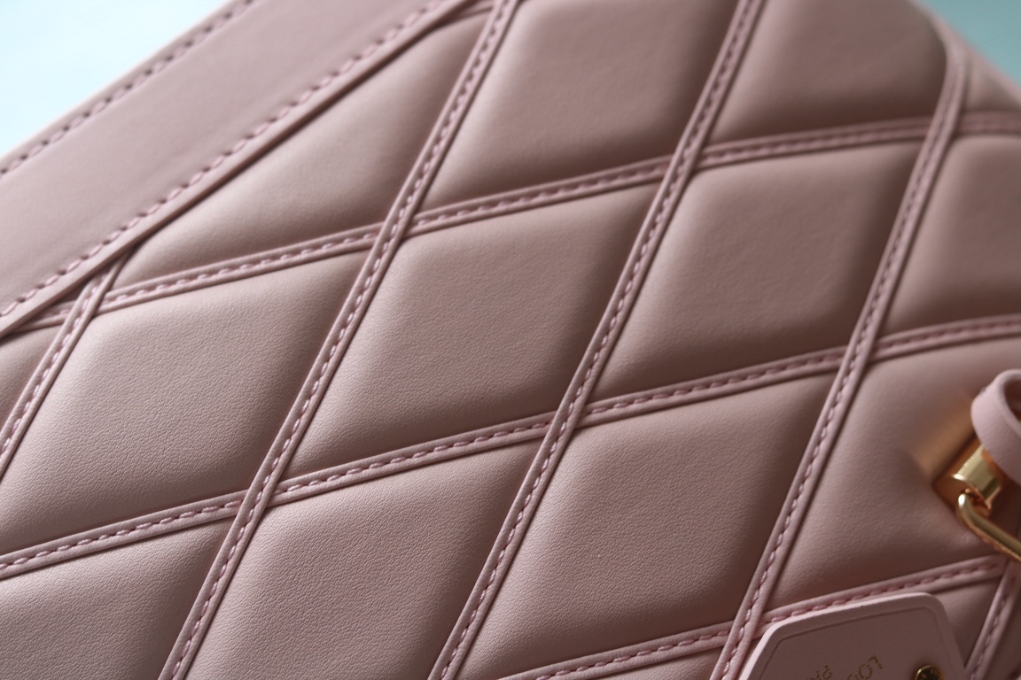 L0vis Vvtt0n pink D1am0nd full leather shell bag series Alma BB shell handbag