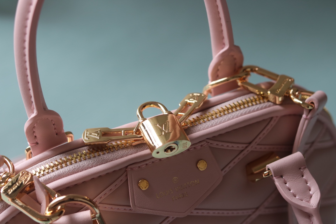 L0vis Vvtt0n pink D1am0nd full leather shell bag series Alma BB shell handbag