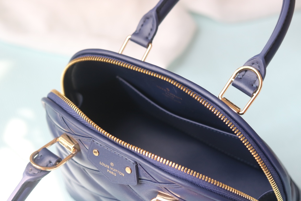 L0vis Vvtt0n Blue D1am0nd full leather shell bag series Alma BB shell handbag