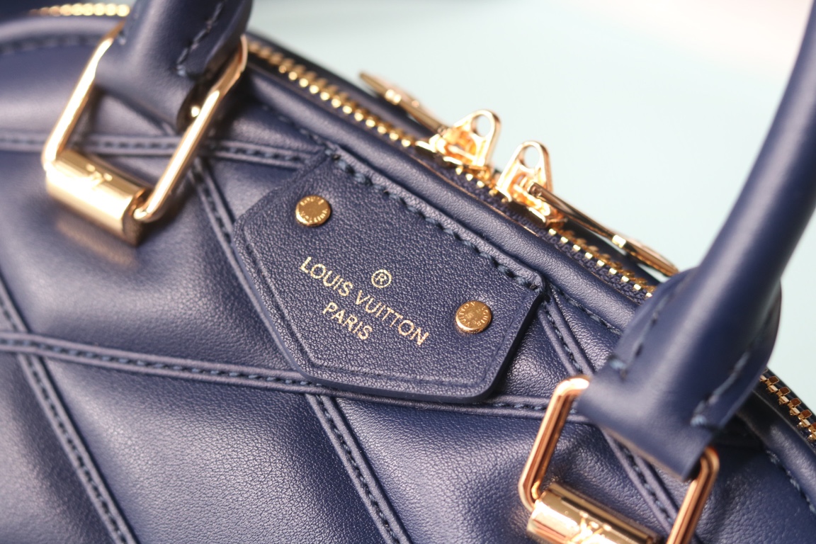 L0vis Vvtt0n Blue D1am0nd full leather shell bag series Alma BB shell handbag