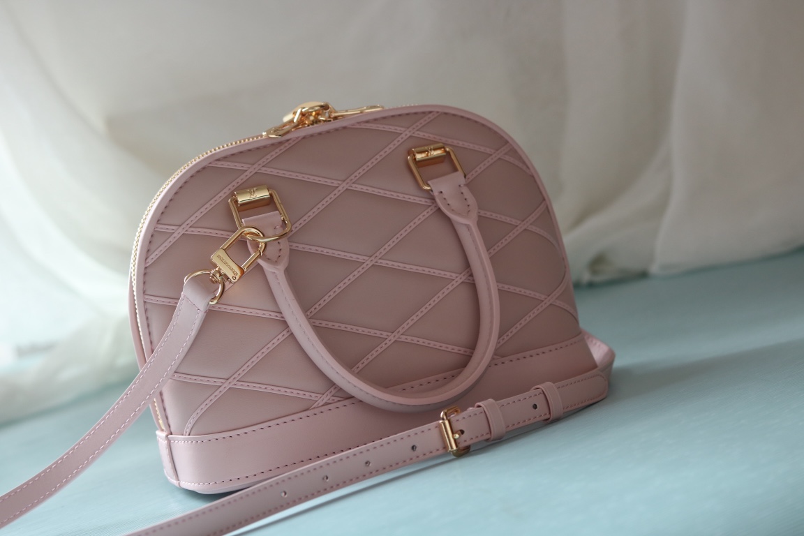 L0vis Vvtt0n pink D1am0nd full leather shell bag series Alma BB shell handbag