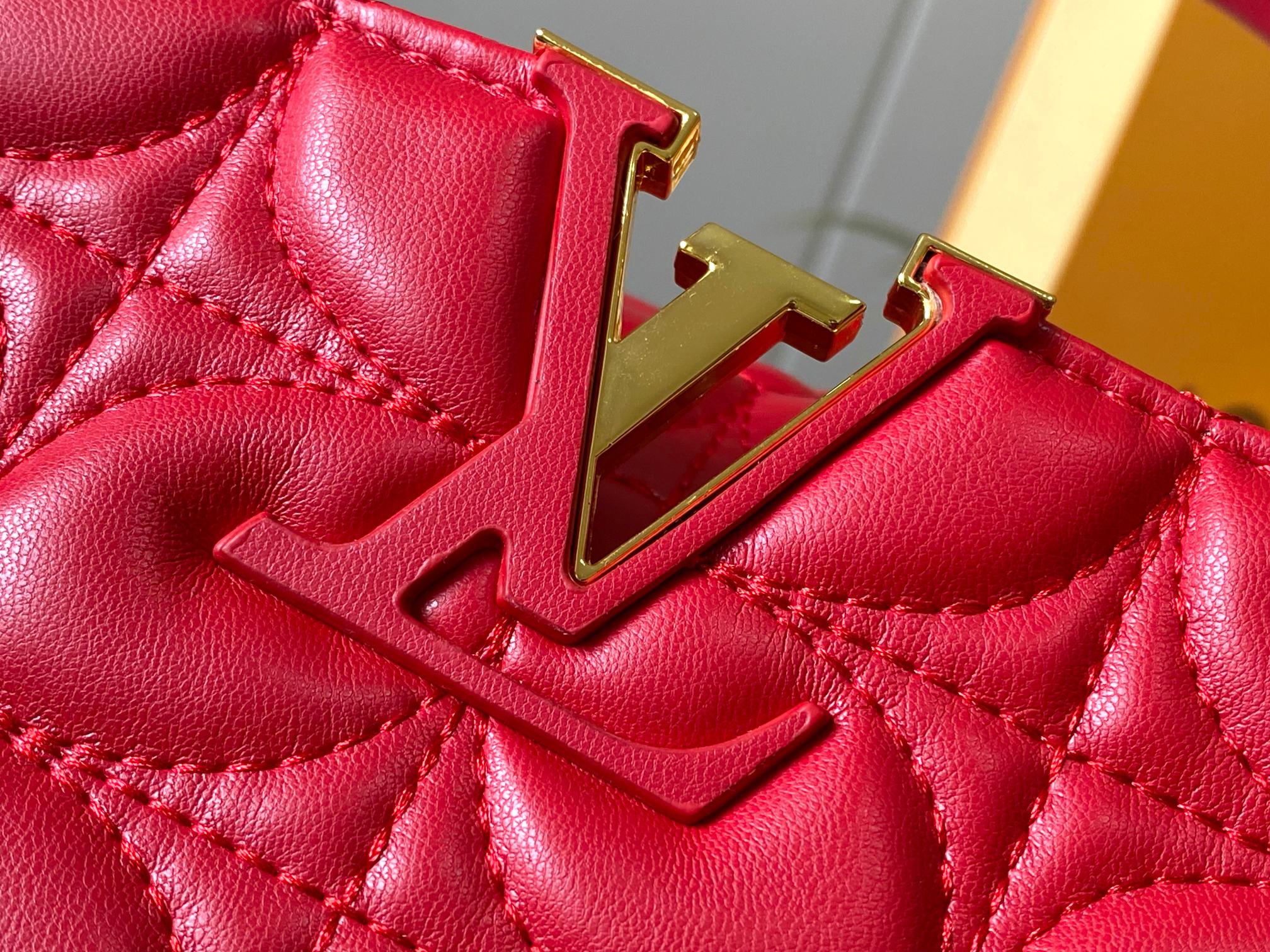 L0vis Vvtt0n Monogram Red Handbag Replica