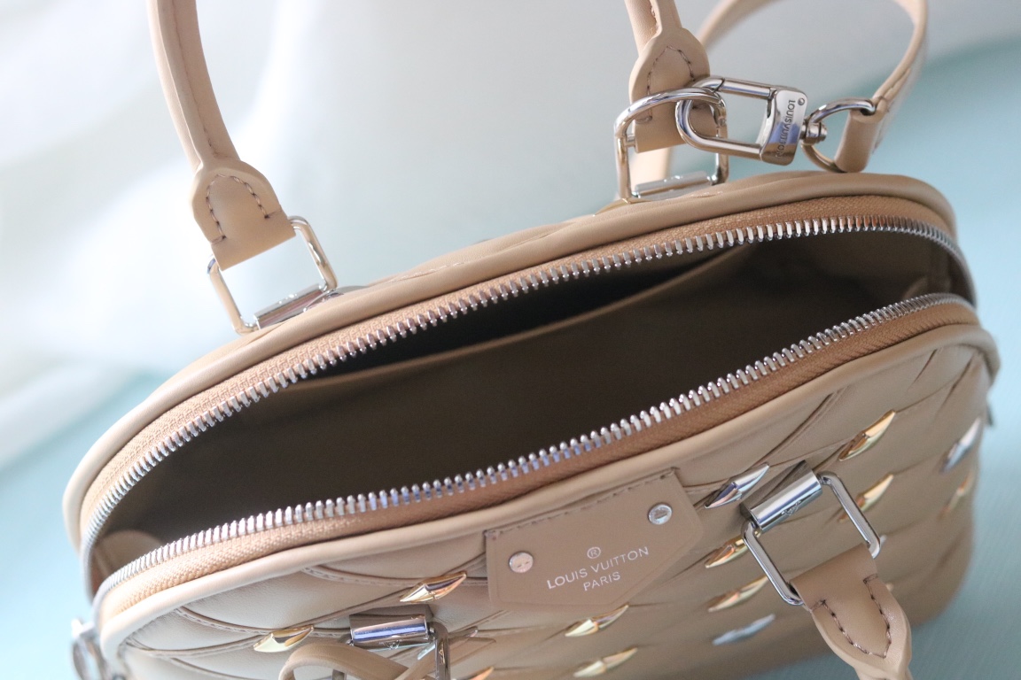 L0vis Vvtt0n D1am0nd lambskin Alma bag top original quality replica