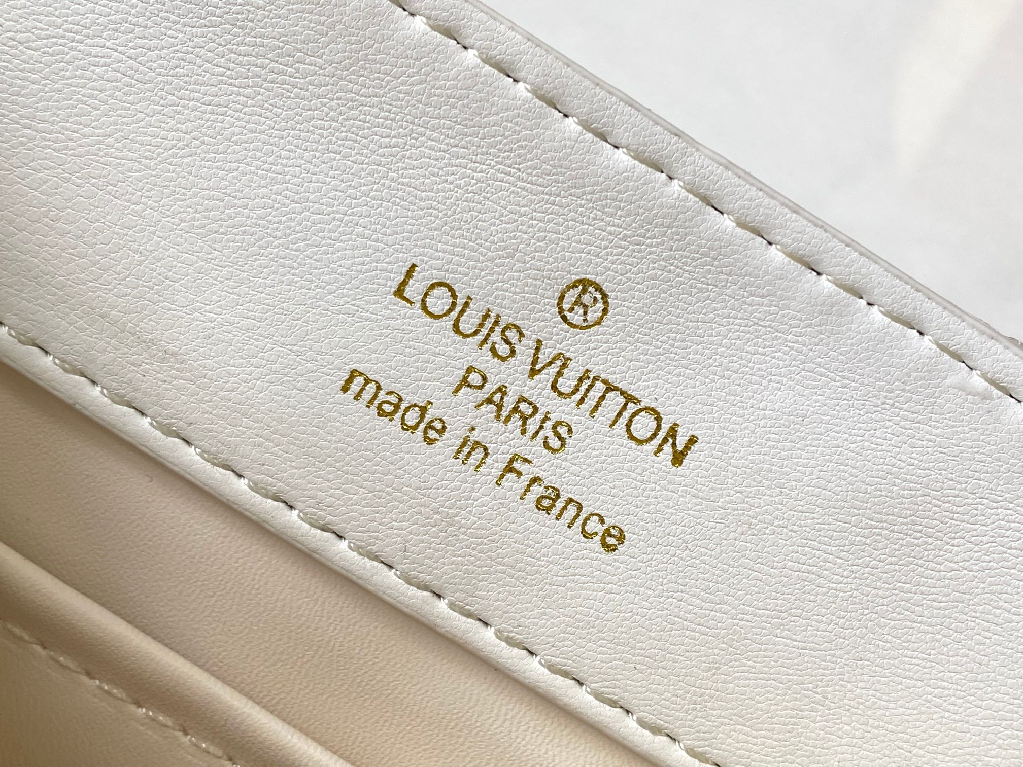 L0vis Vvtt0n Monogram Red Handbag Replica