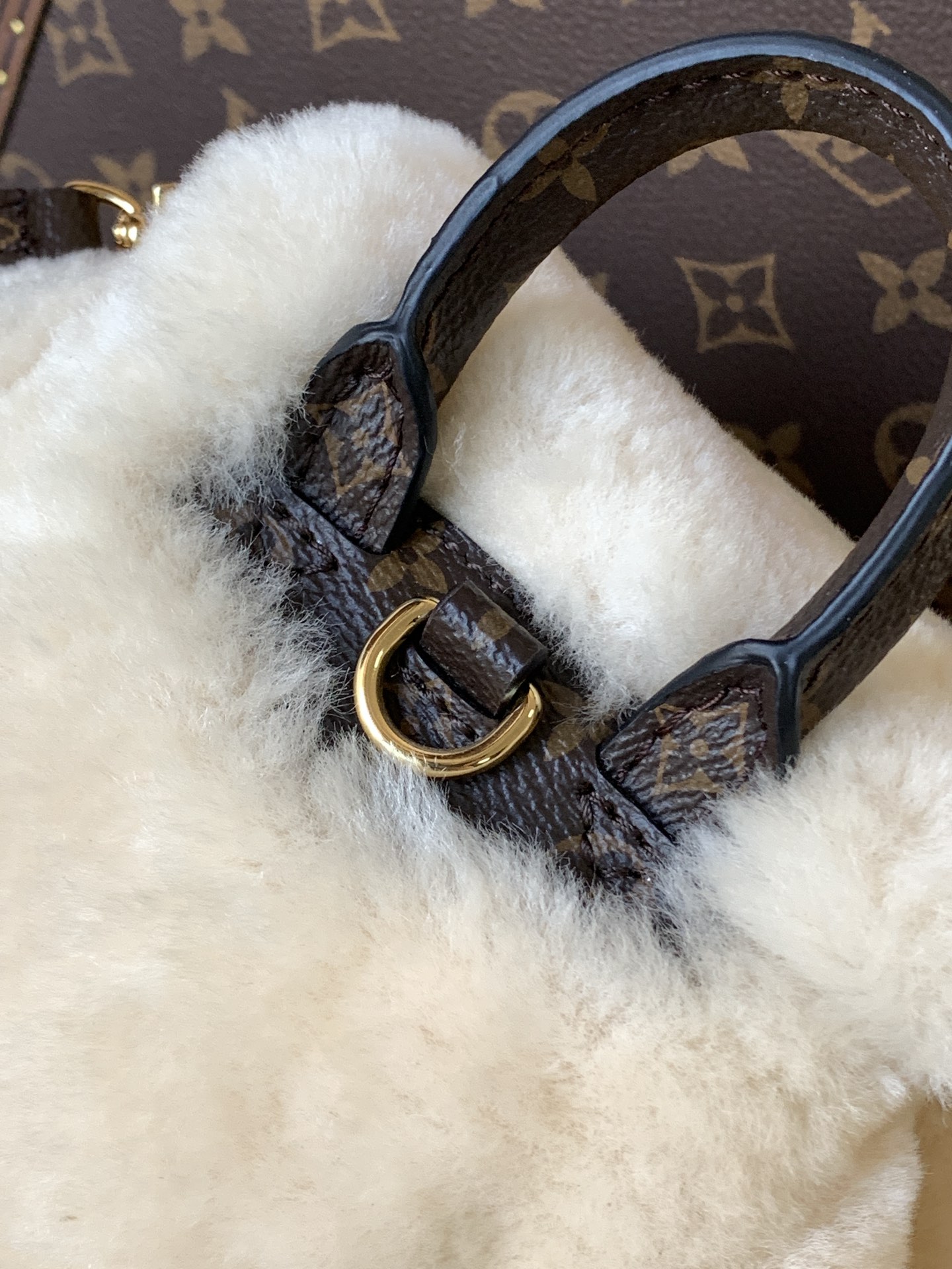 L0vis Vvtt0n Nano Teddy Backpack rep