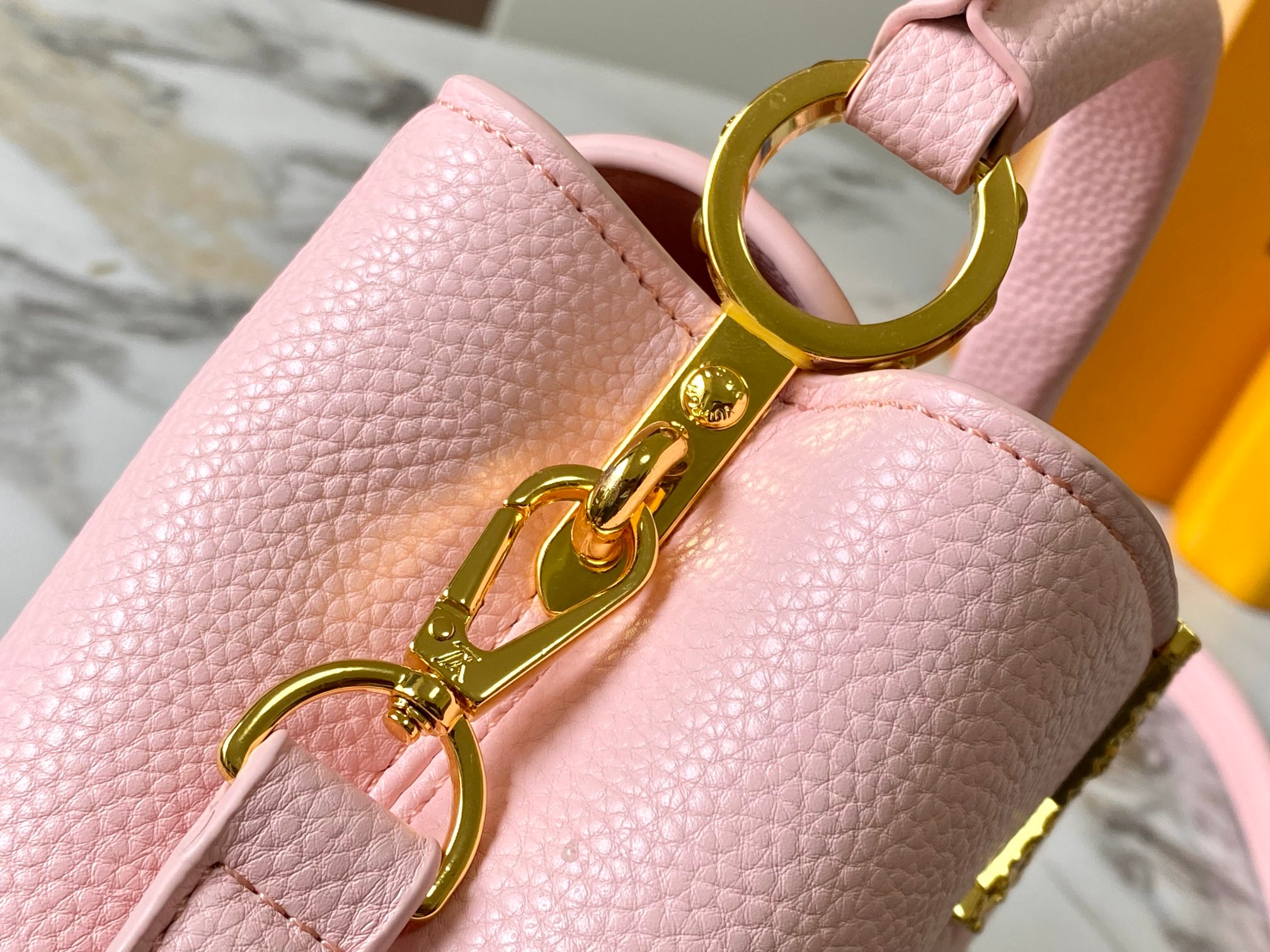 L0vis Vvtt0n Capucines East West calf leather mini bag replica