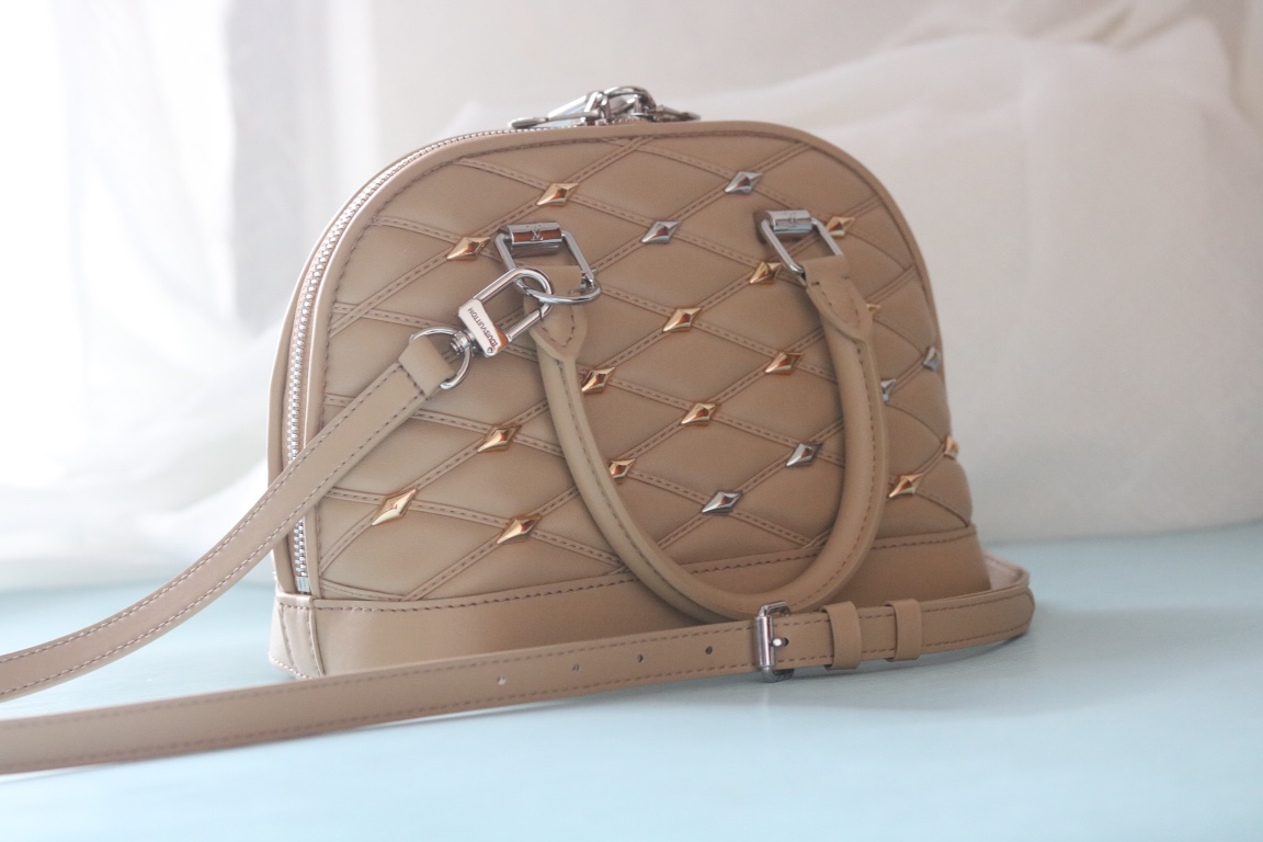 L0vis Vvtt0n D1am0nd lambskin Alma bag top original quality replica