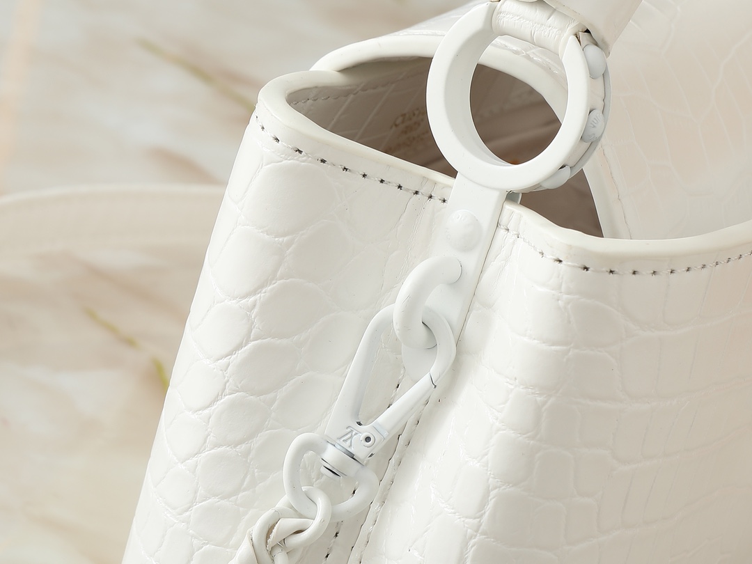 L0vis Vvtt0n Capucines mini bag crocodile pattern reps