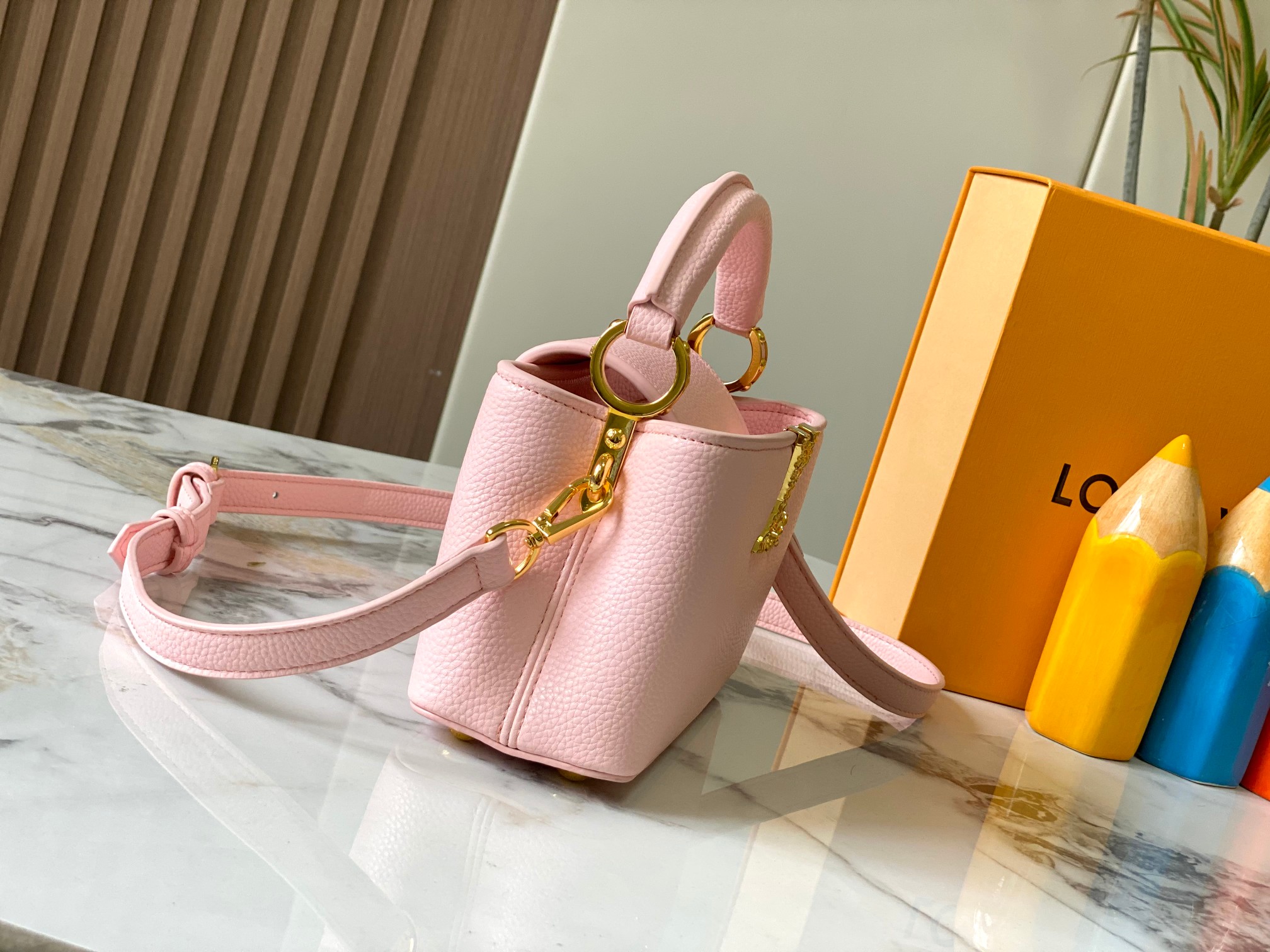 L0vis Vvtt0n Capucines East West calf leather mini bag replica