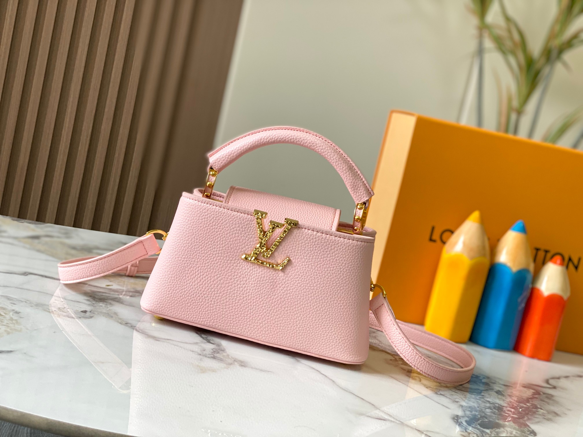 L0vis Vvtt0n Capucines East West calf leather mini bag replica