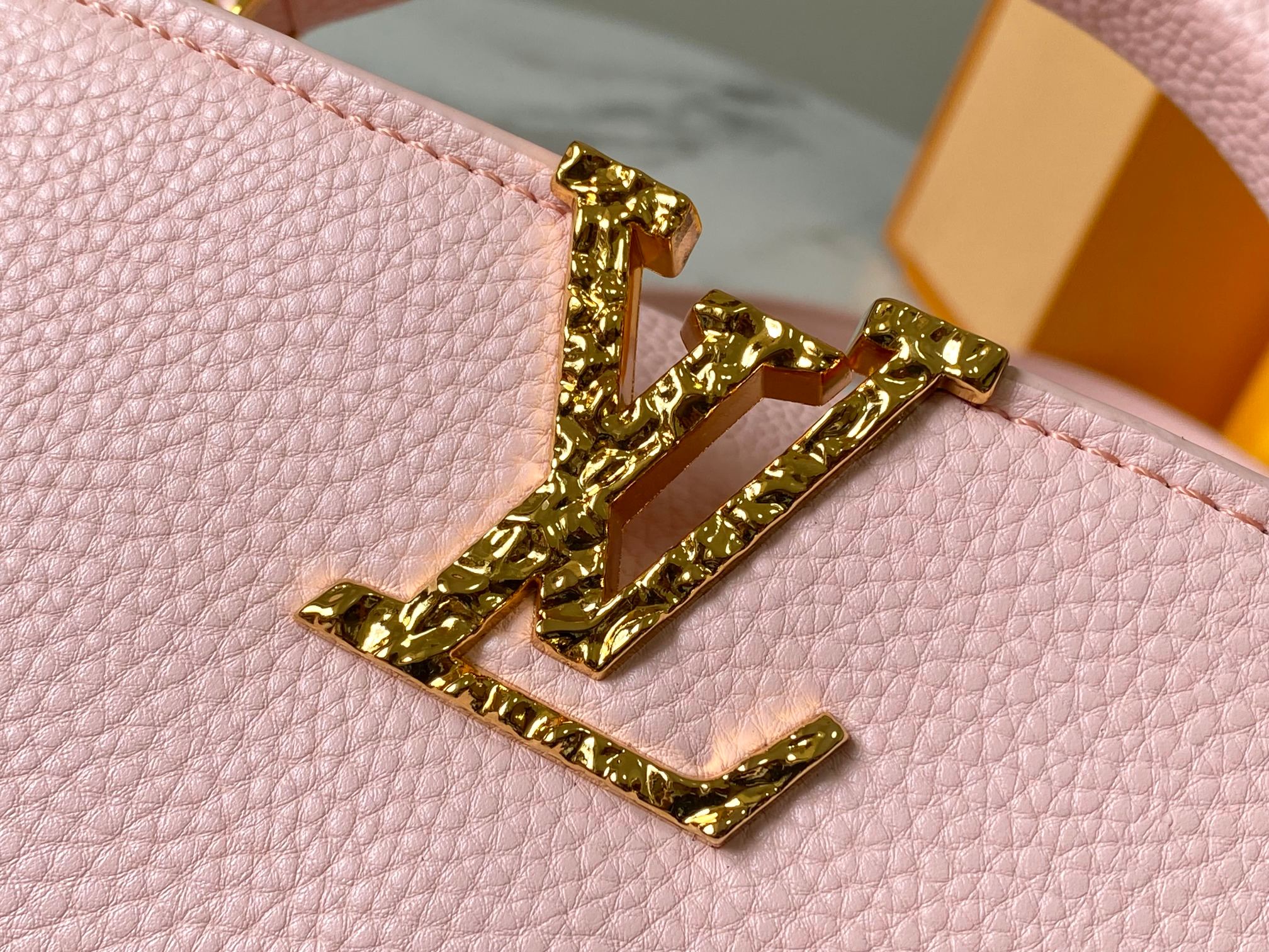 L0vis Vvtt0n Capucines East West calf leather mini bag replica