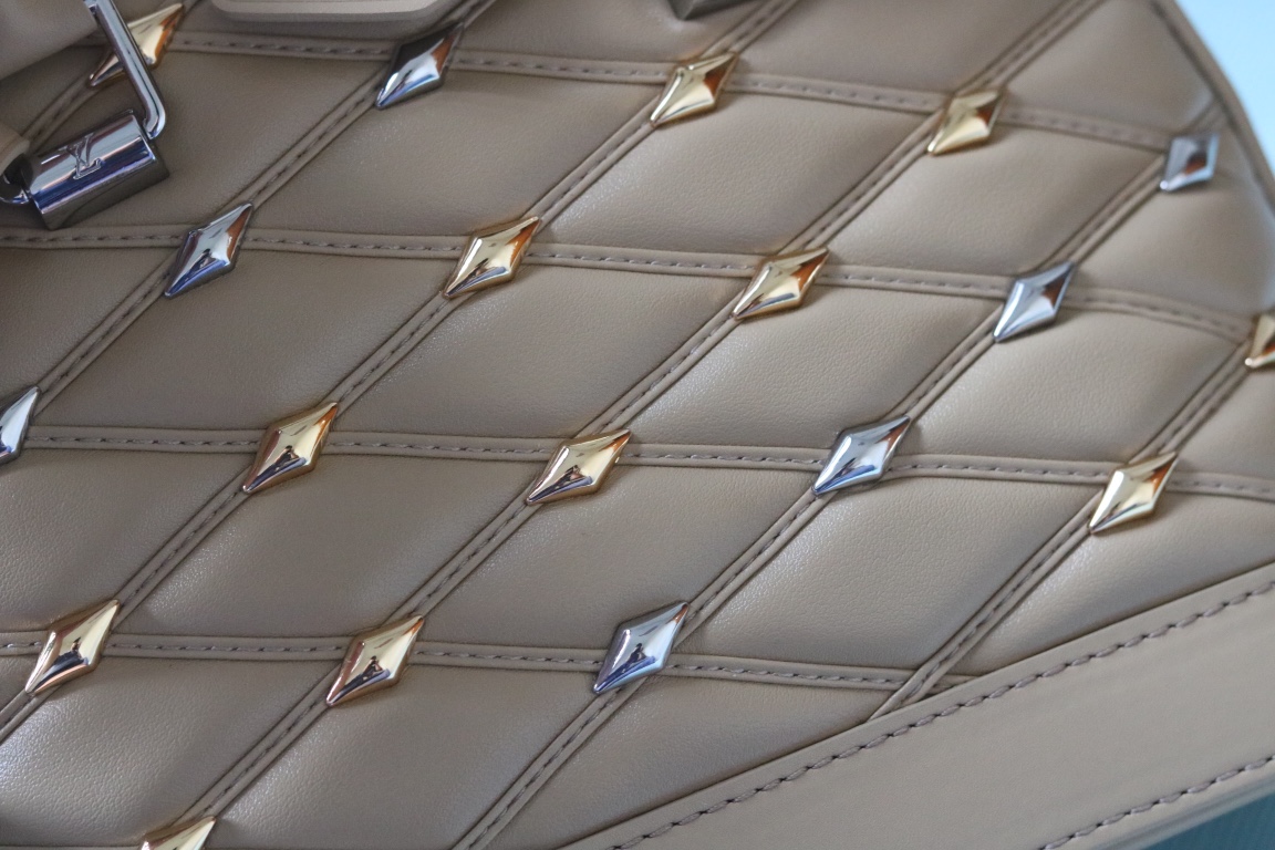 L0vis Vvtt0n D1am0nd lambskin Alma bag top original quality replica