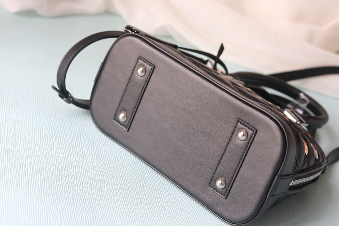 L0vis Vvtt0n D1am0nd lambskin Alma bag top original quality replica