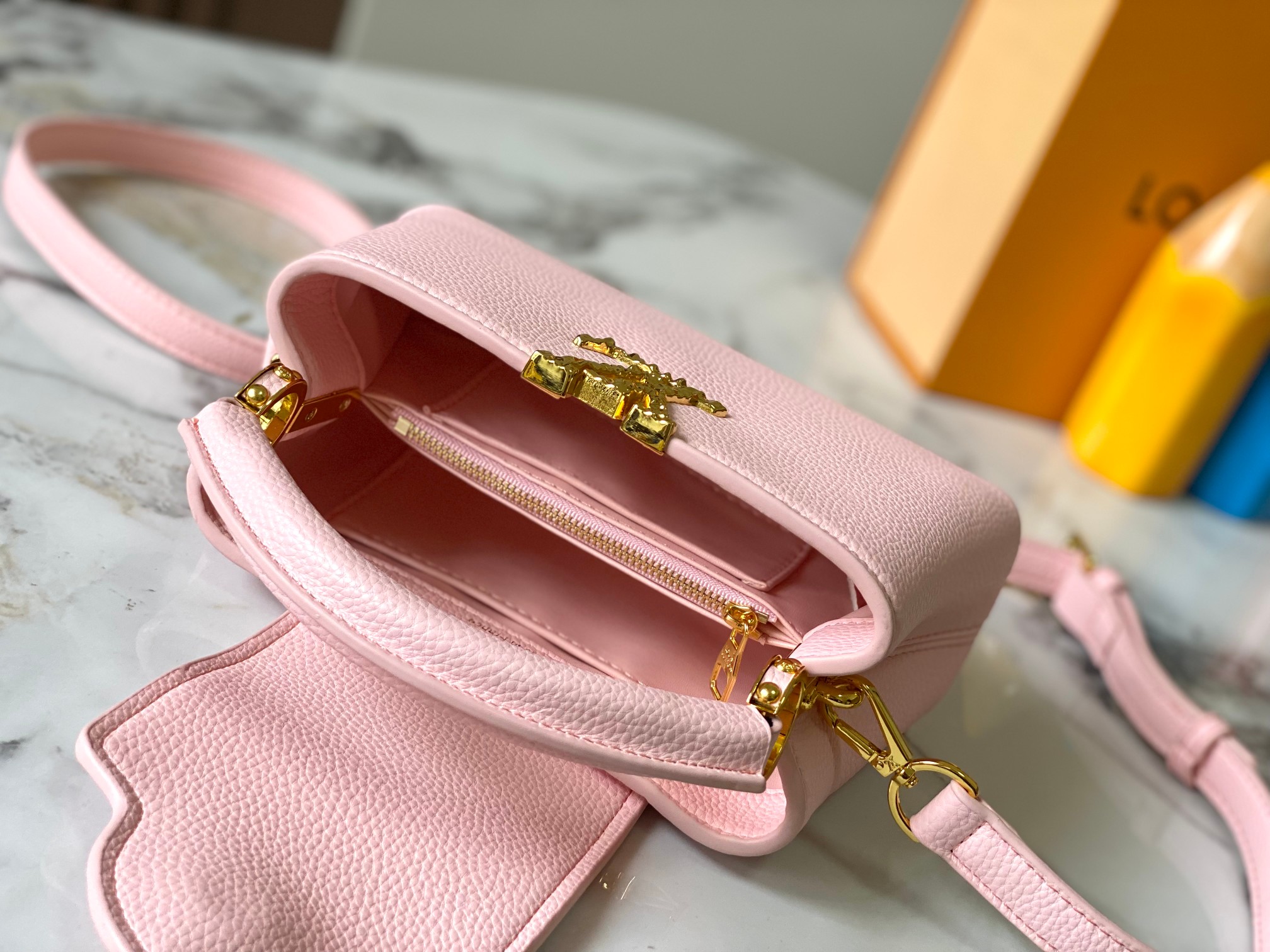 L0vis Vvtt0n Capucines East West calf leather mini bag replica