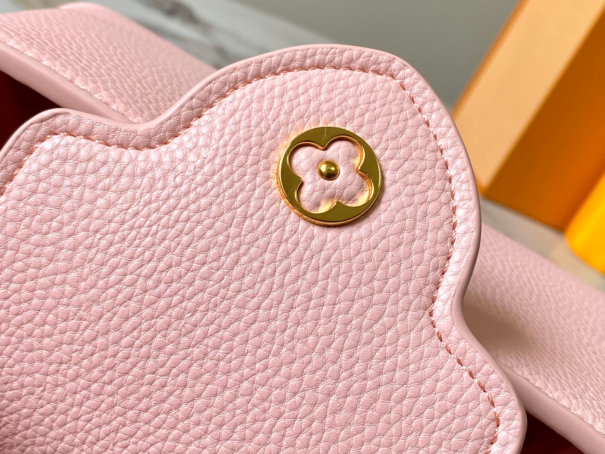 L0vis Vvtt0n Capucines East West calf leather mini bag replica