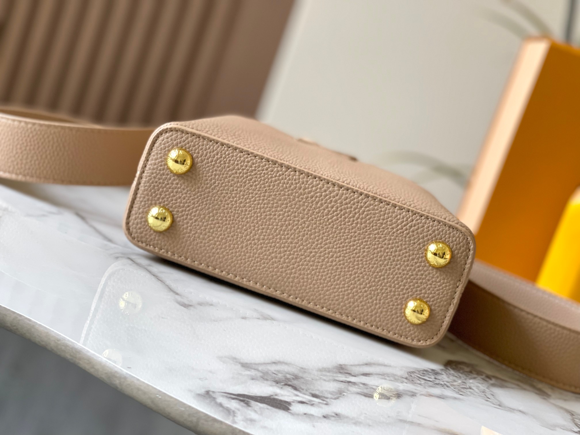 L0vis Vvtt0n Apricot Gold Buckle Corolla Hardware Mini Tote