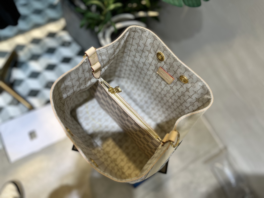 L0vis Vvtt0n Damier Azur