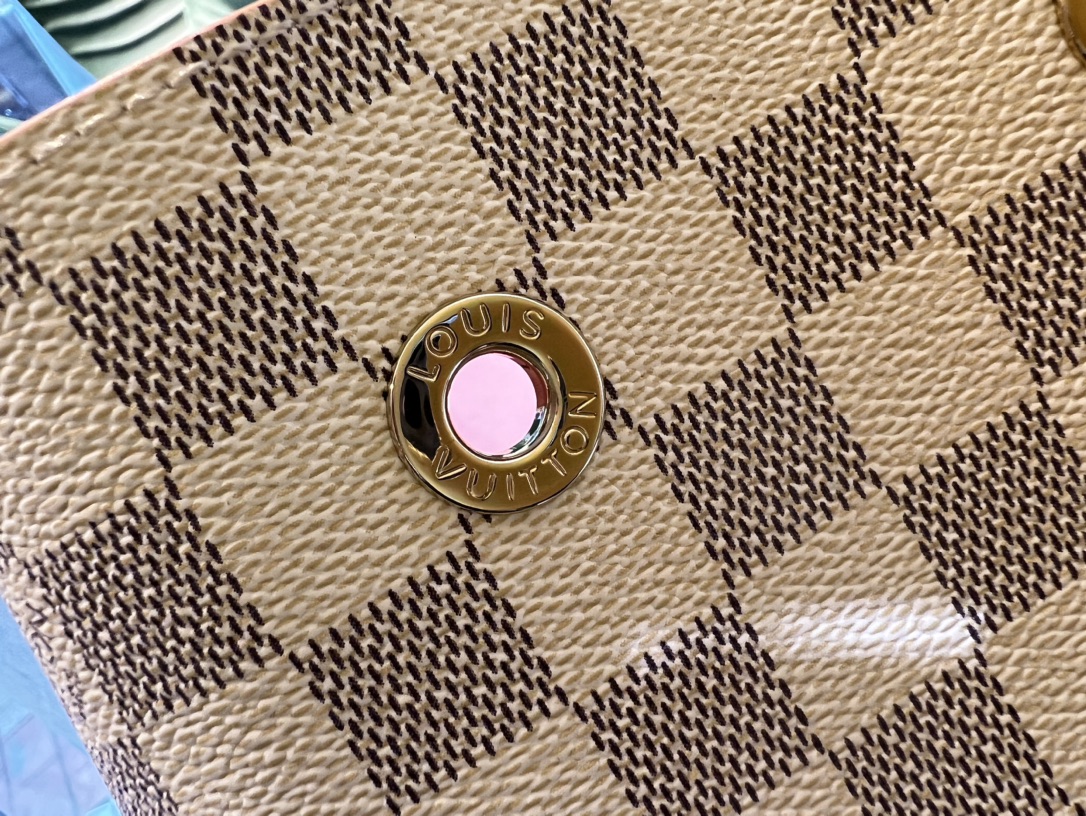 L0vis Vvtt0n Damier Azur