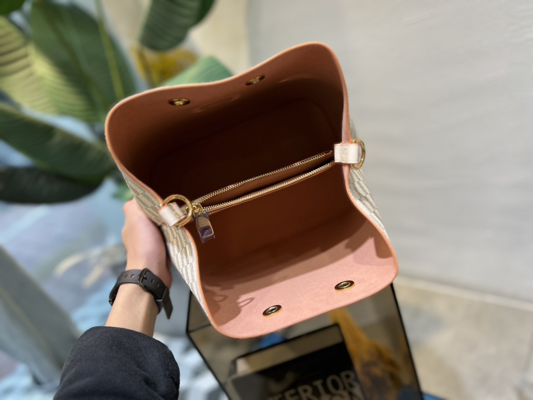 L0vis Vvtt0n Damier Azur