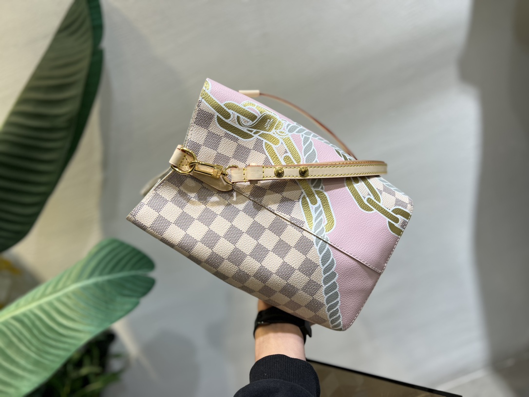 L0vis Vvtt0n Damier Azur