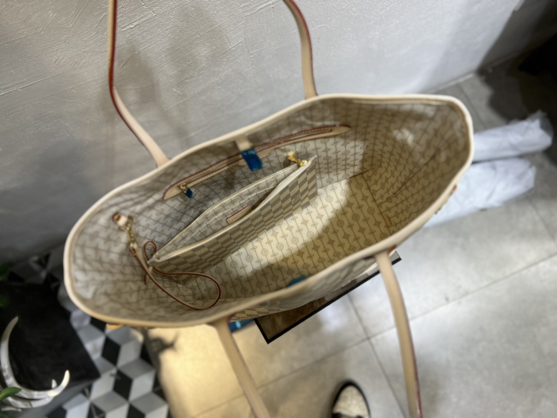 L0vis Vvtt0n Damier Azur