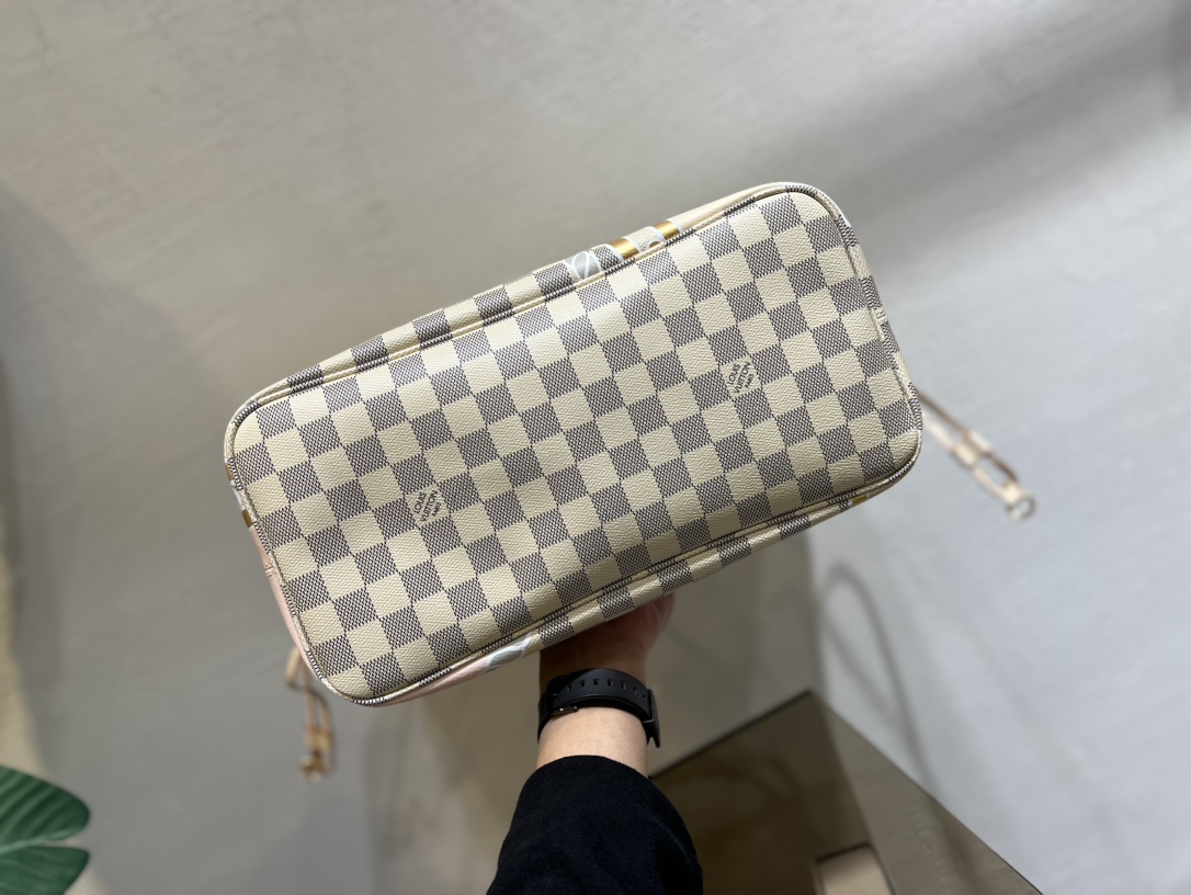 L0vis Vvtt0n Damier Azur