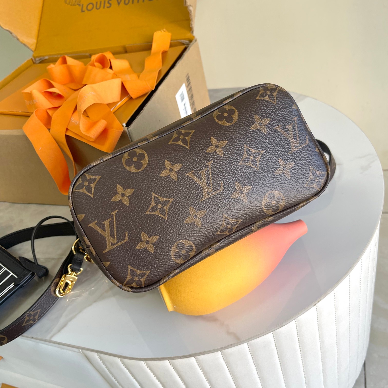 L0vis Vvtt0n Damier Azur Bag