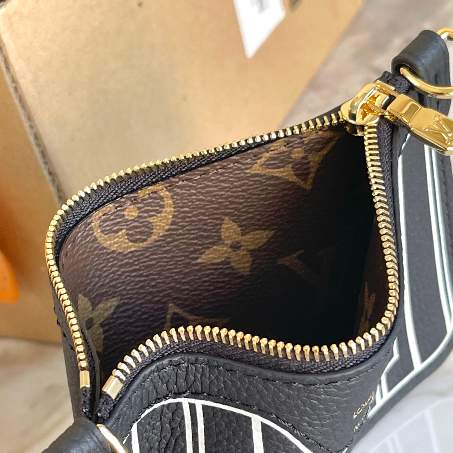 L0vis Vvtt0n Damier Azur Bag