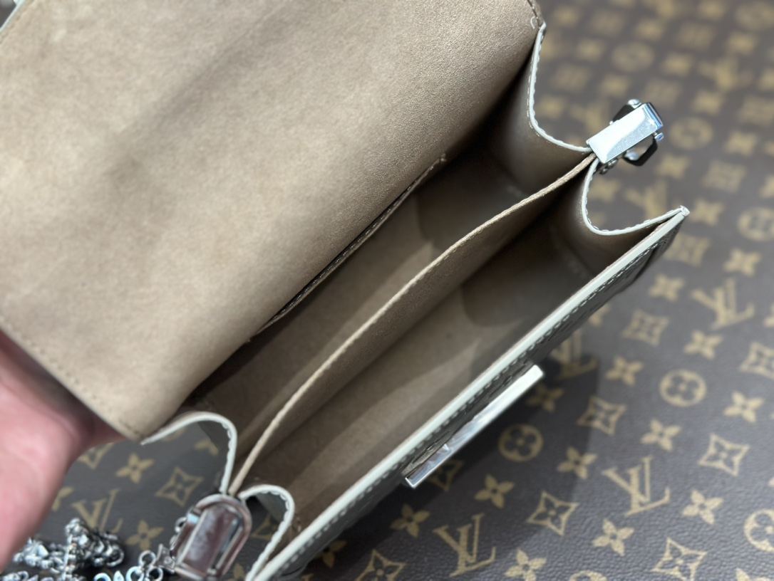 L0vis Vvtt0n Dauphine