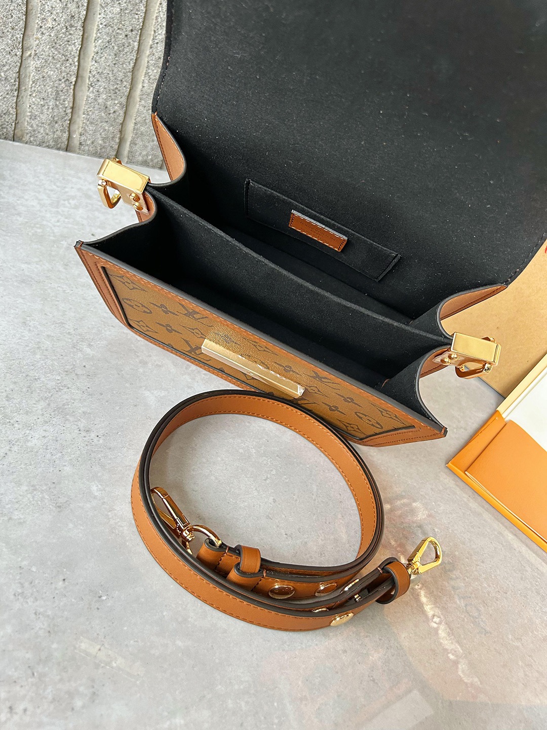 L0vis Vvtt0n Dauphine