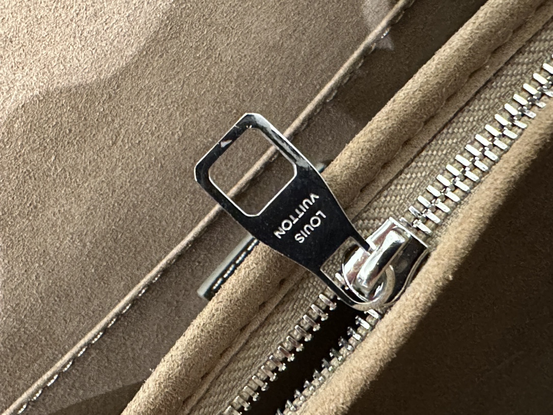 L0vis Vvtt0n Dauphine