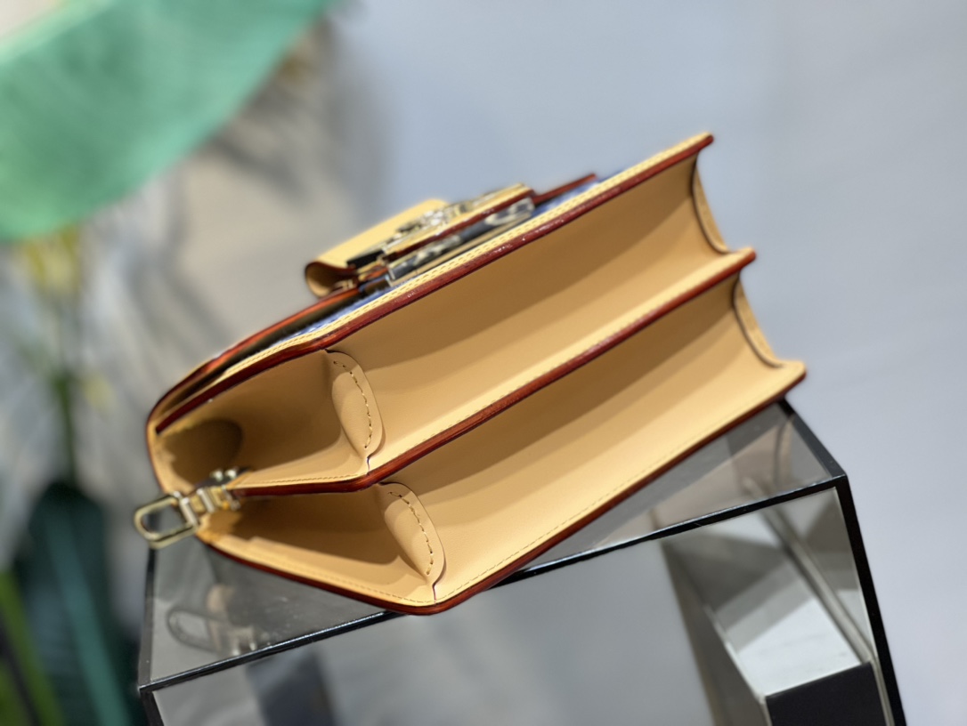 L0vis Vvtt0n Dauphine