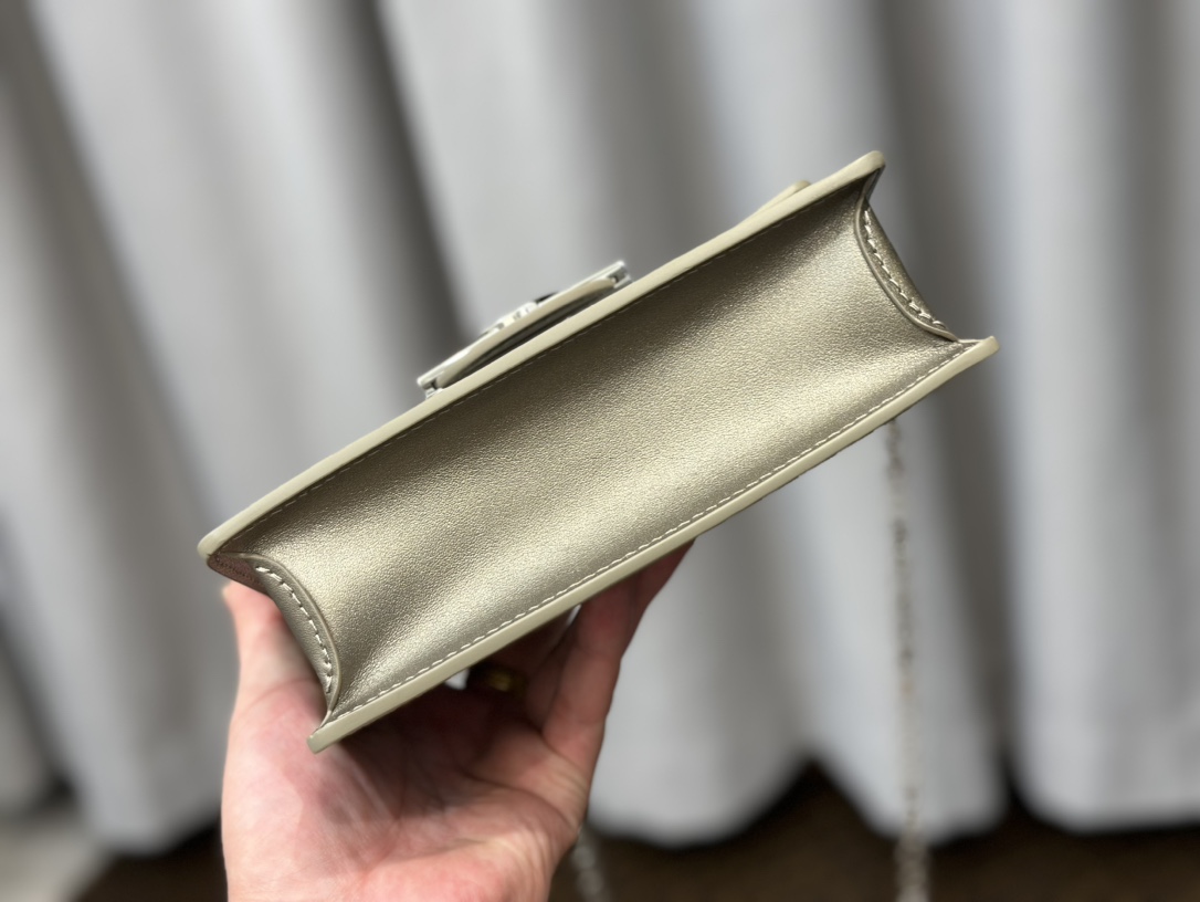 L0vis Vvtt0n Dauphine