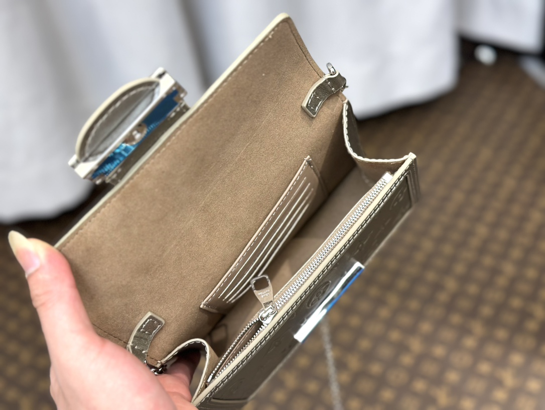 L0vis Vvtt0n Dauphine