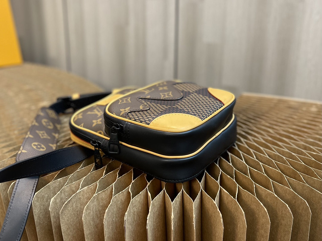 L0vis Vvtt0n Damier Ebene