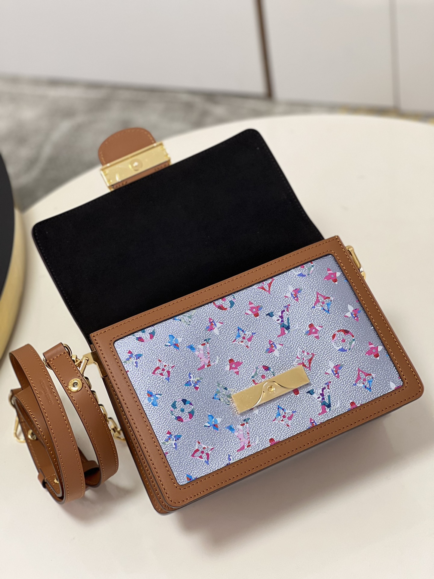 L0vis Vvtt0n Dauphine