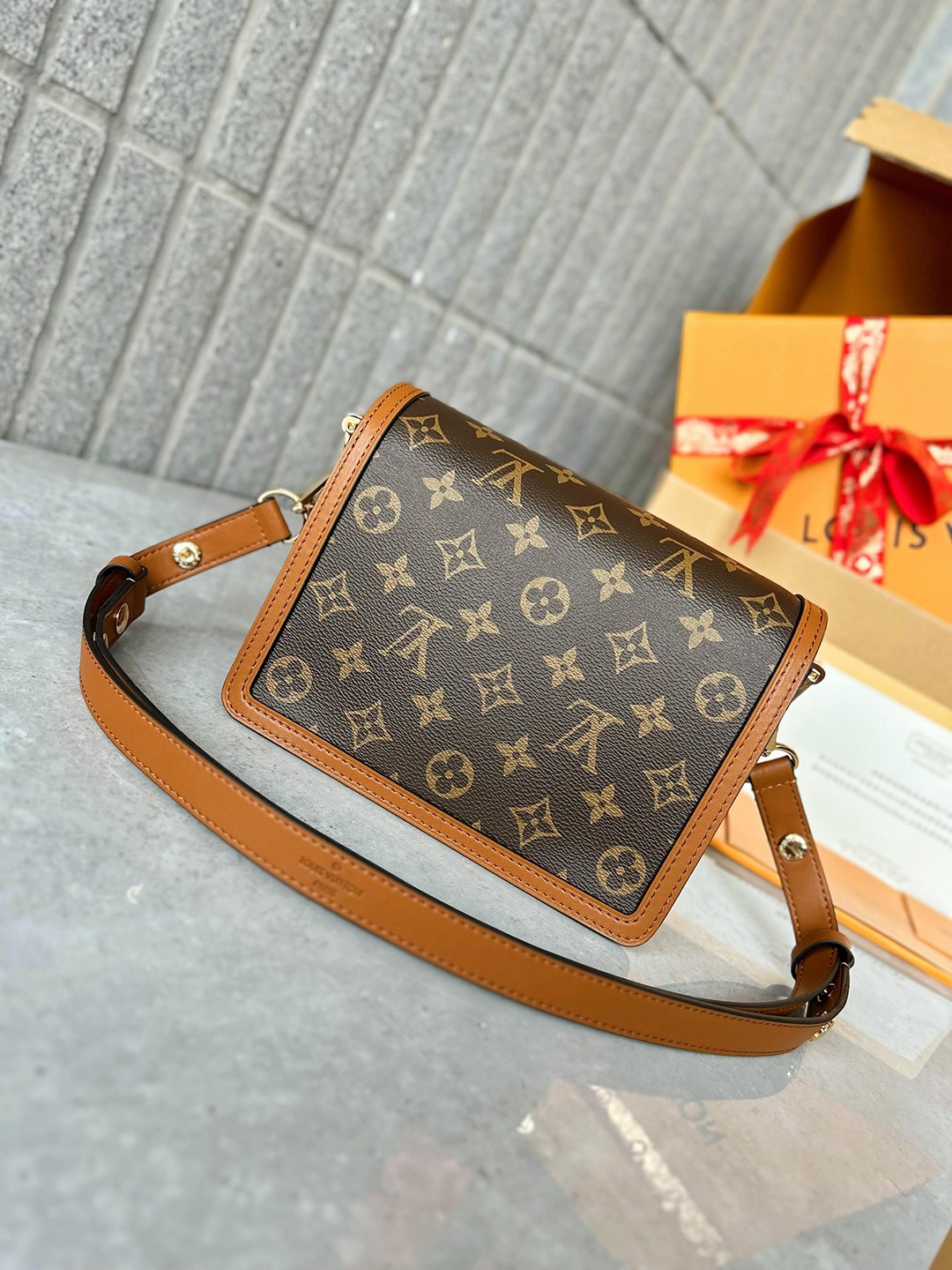 L0vis Vvtt0n Dauphine