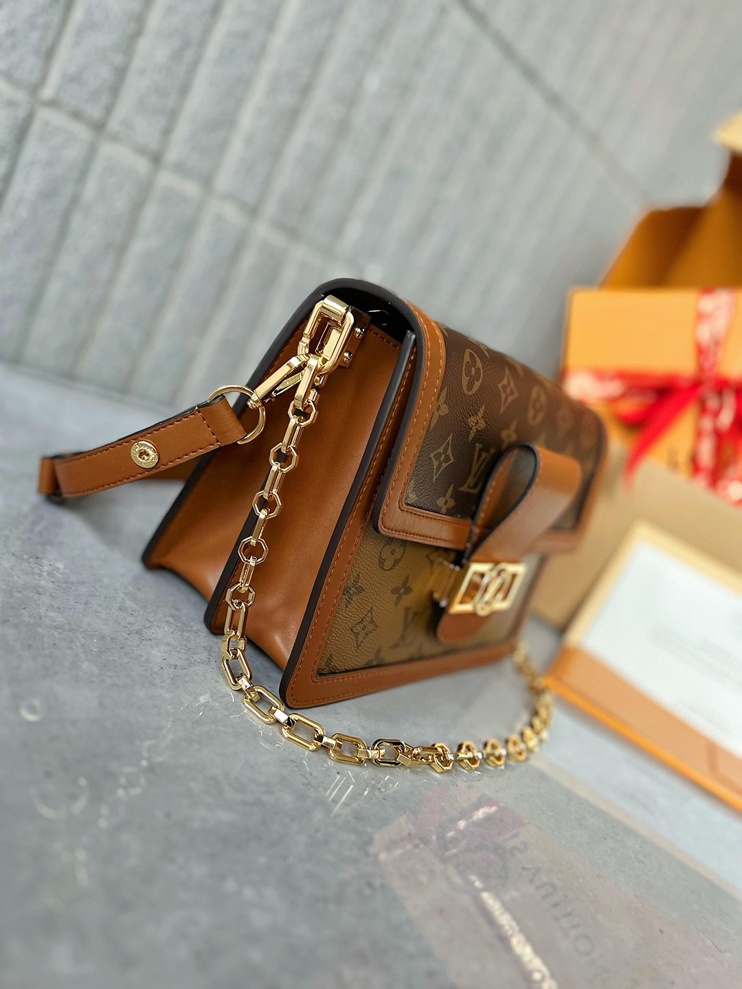 L0vis Vvtt0n Dauphine