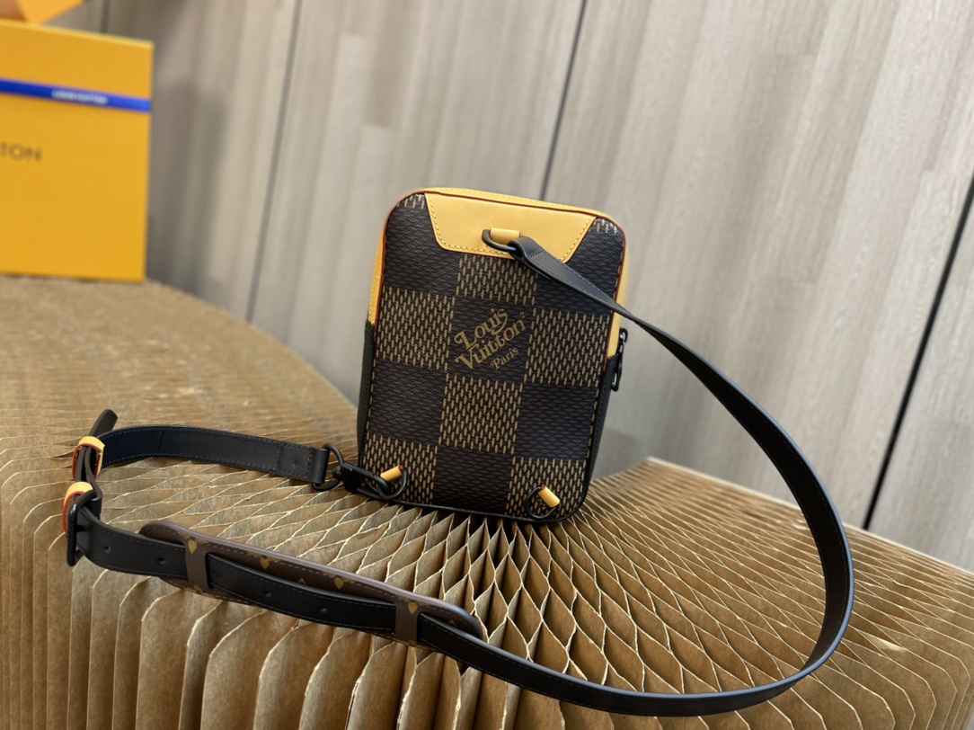 L0vis Vvtt0n Damier Ebene