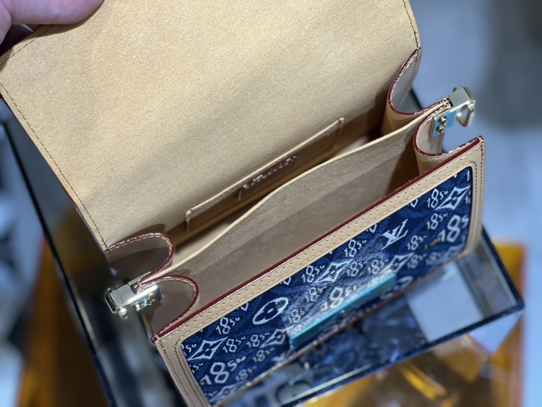 L0vis Vvtt0n Dauphine