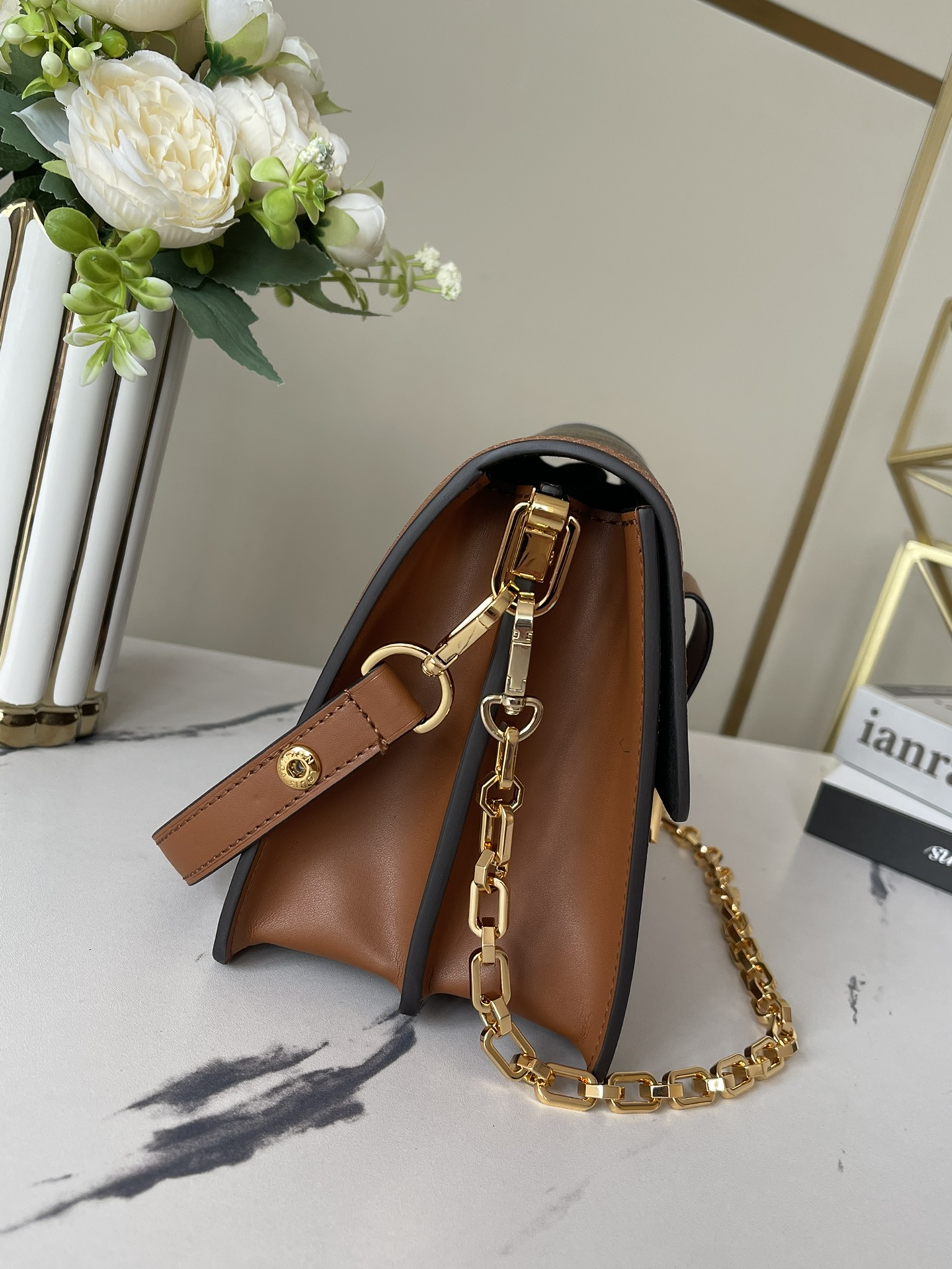 L0vis Vvtt0n Dauphine